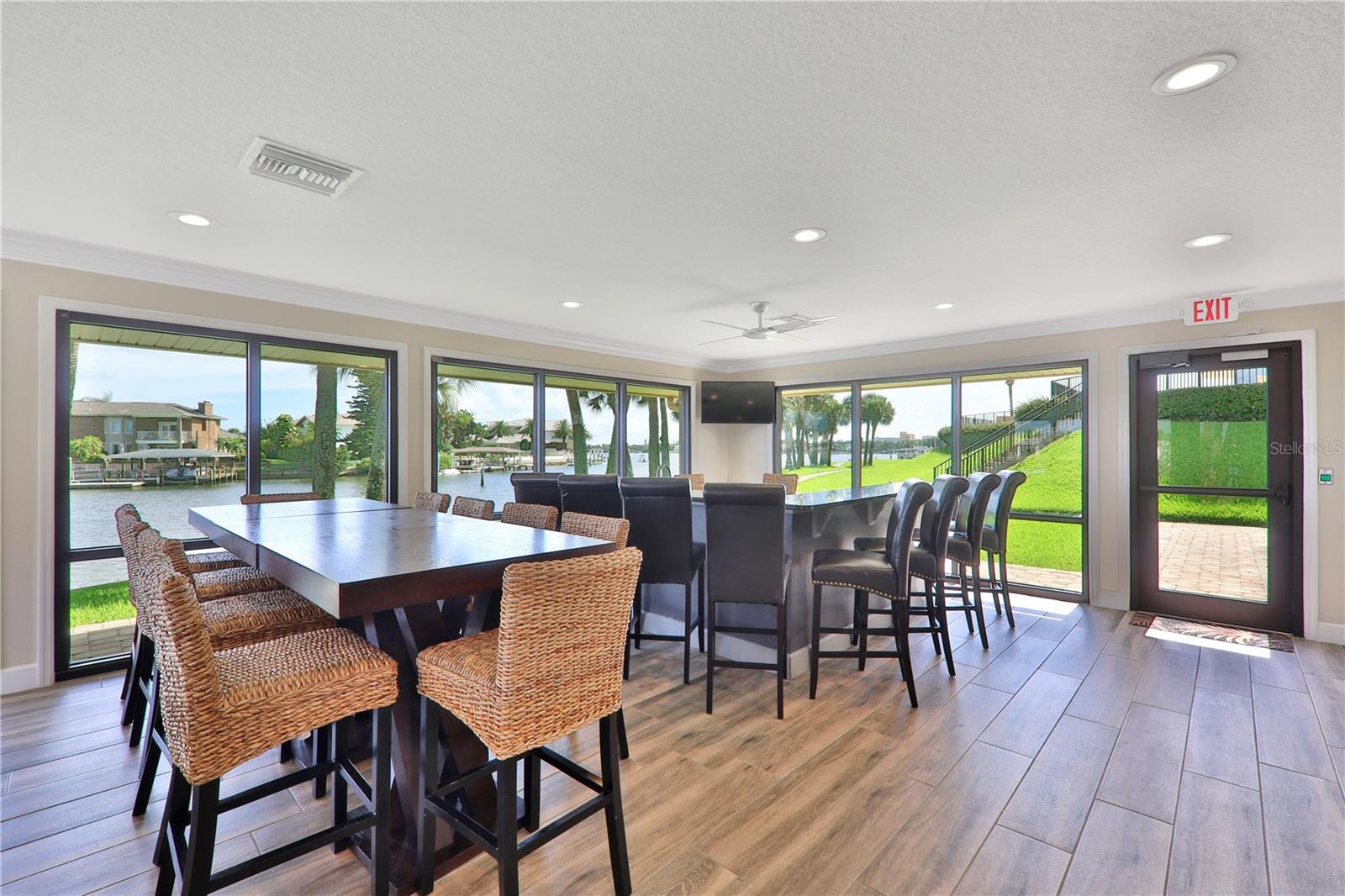 DIAMOND HEAD POINT CONDO - Residential