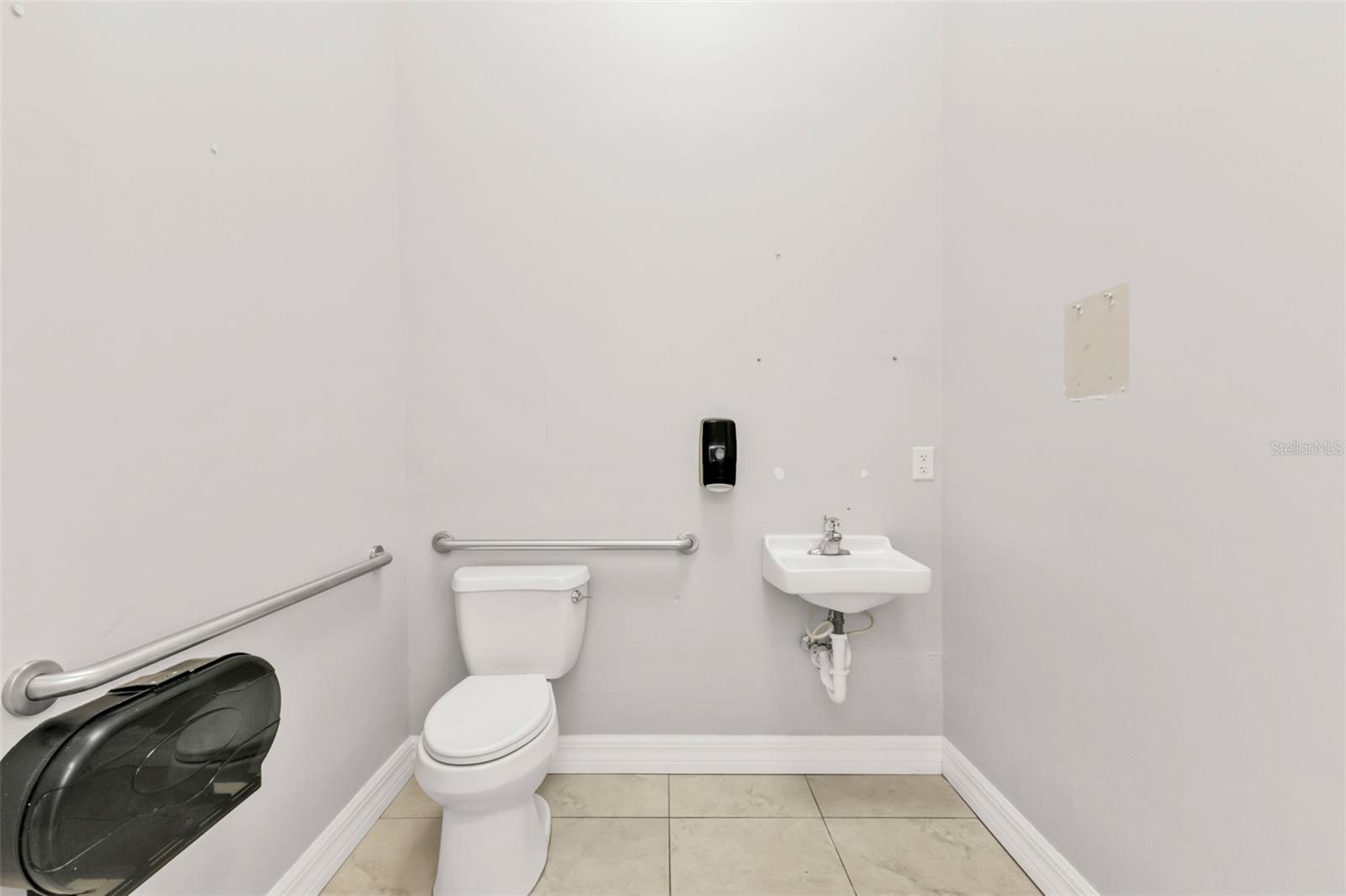 WILSONS ADD CHARLOTTE HARBOR - Commercial Lease