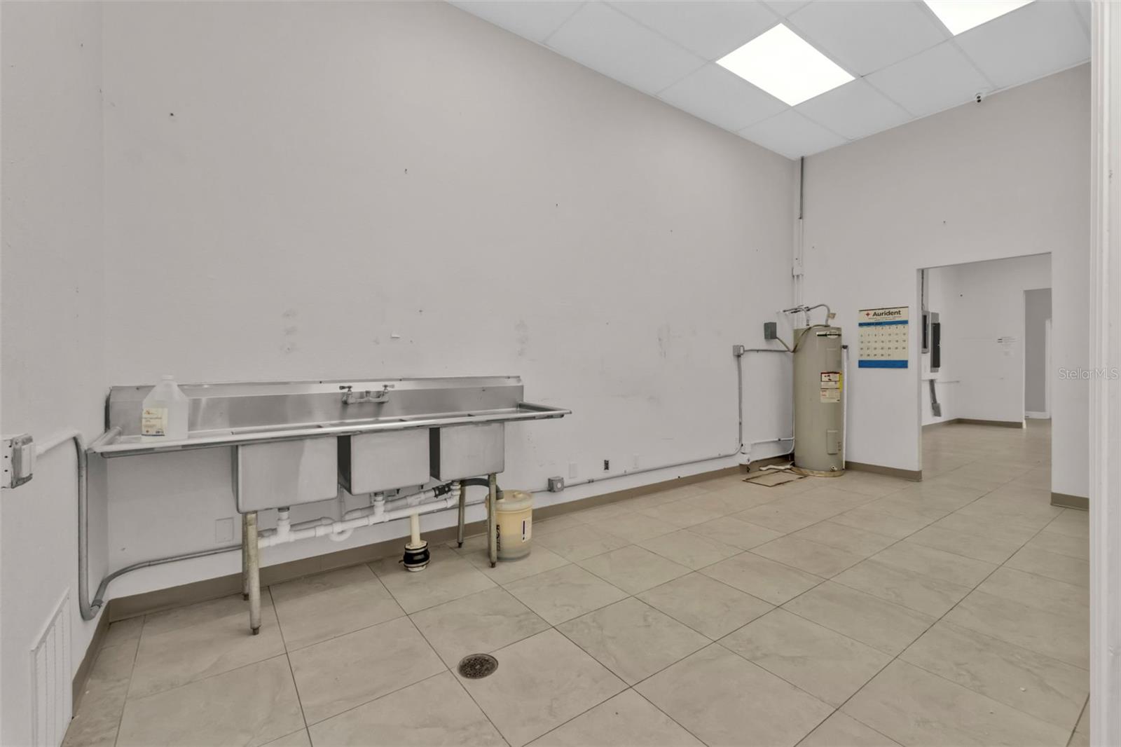 WILSONS ADD CHARLOTTE HARBOR - Commercial Lease