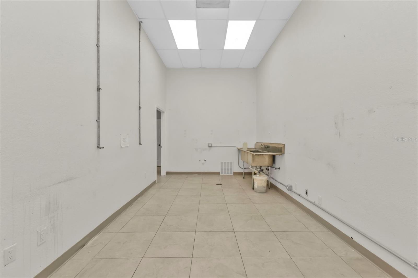 WILSONS ADD CHARLOTTE HARBOR - Commercial Lease