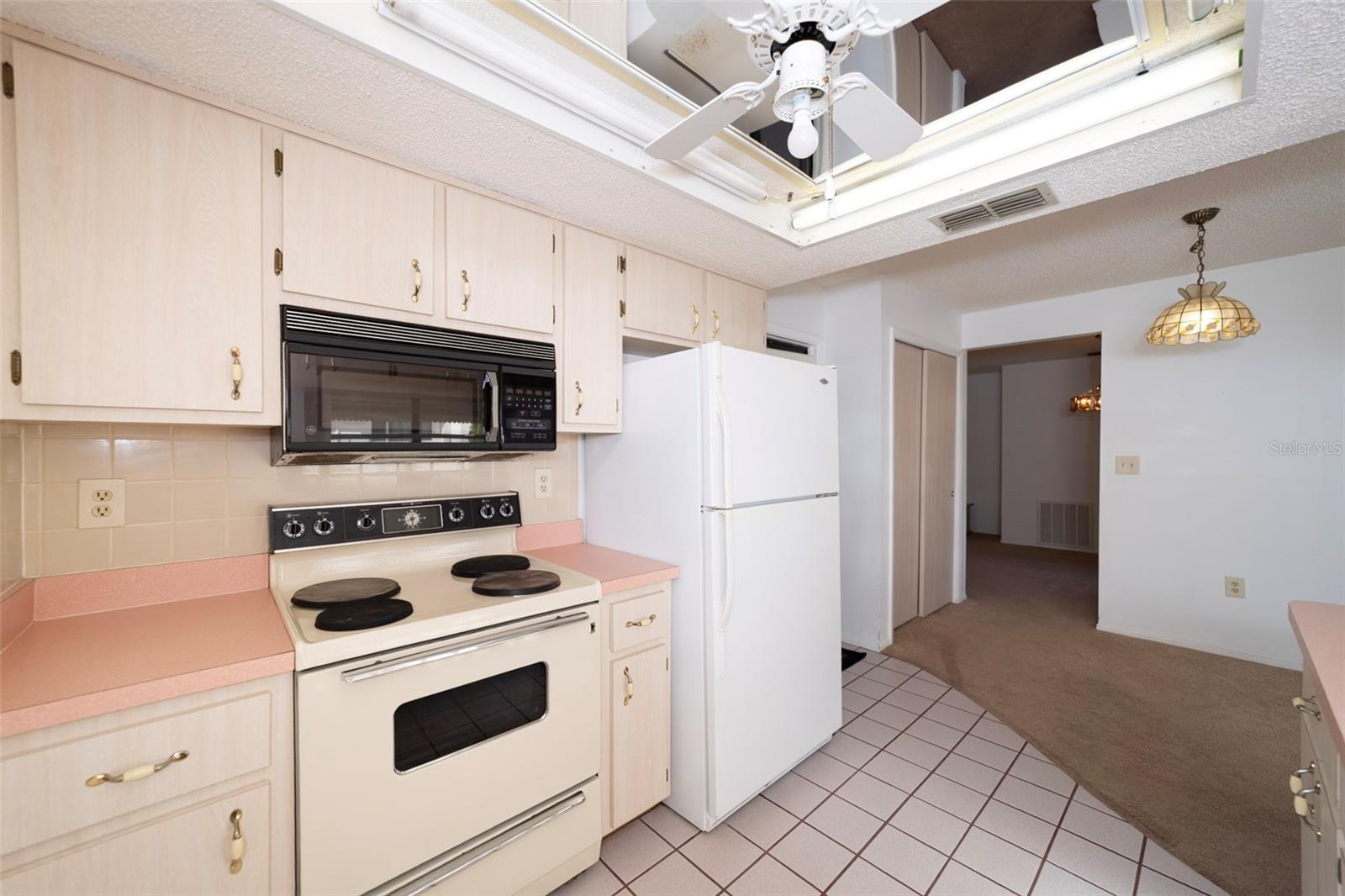 COLONIAL HILLS - Residential