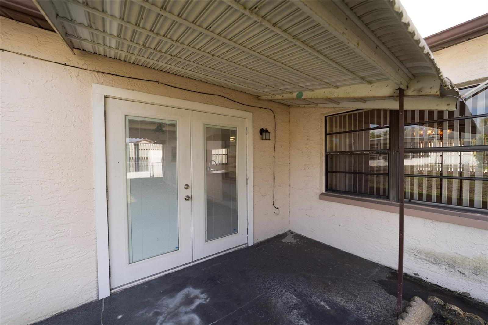 COLONIAL HILLS - Residential