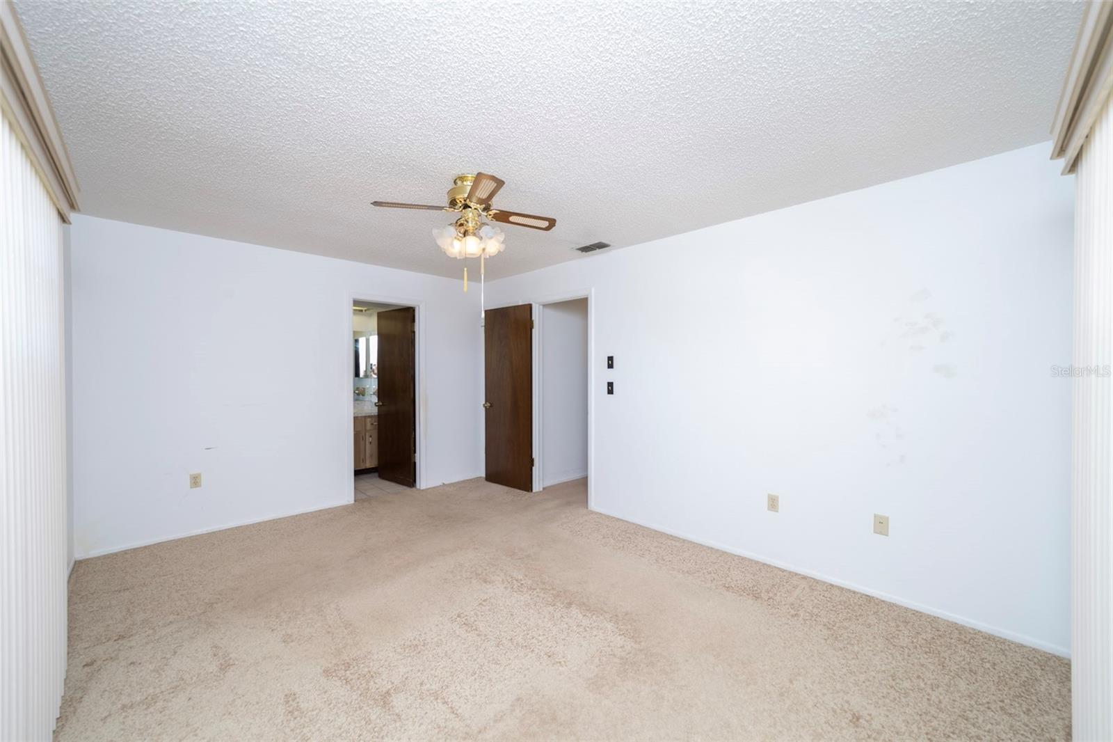 COLONIAL HILLS - Residential