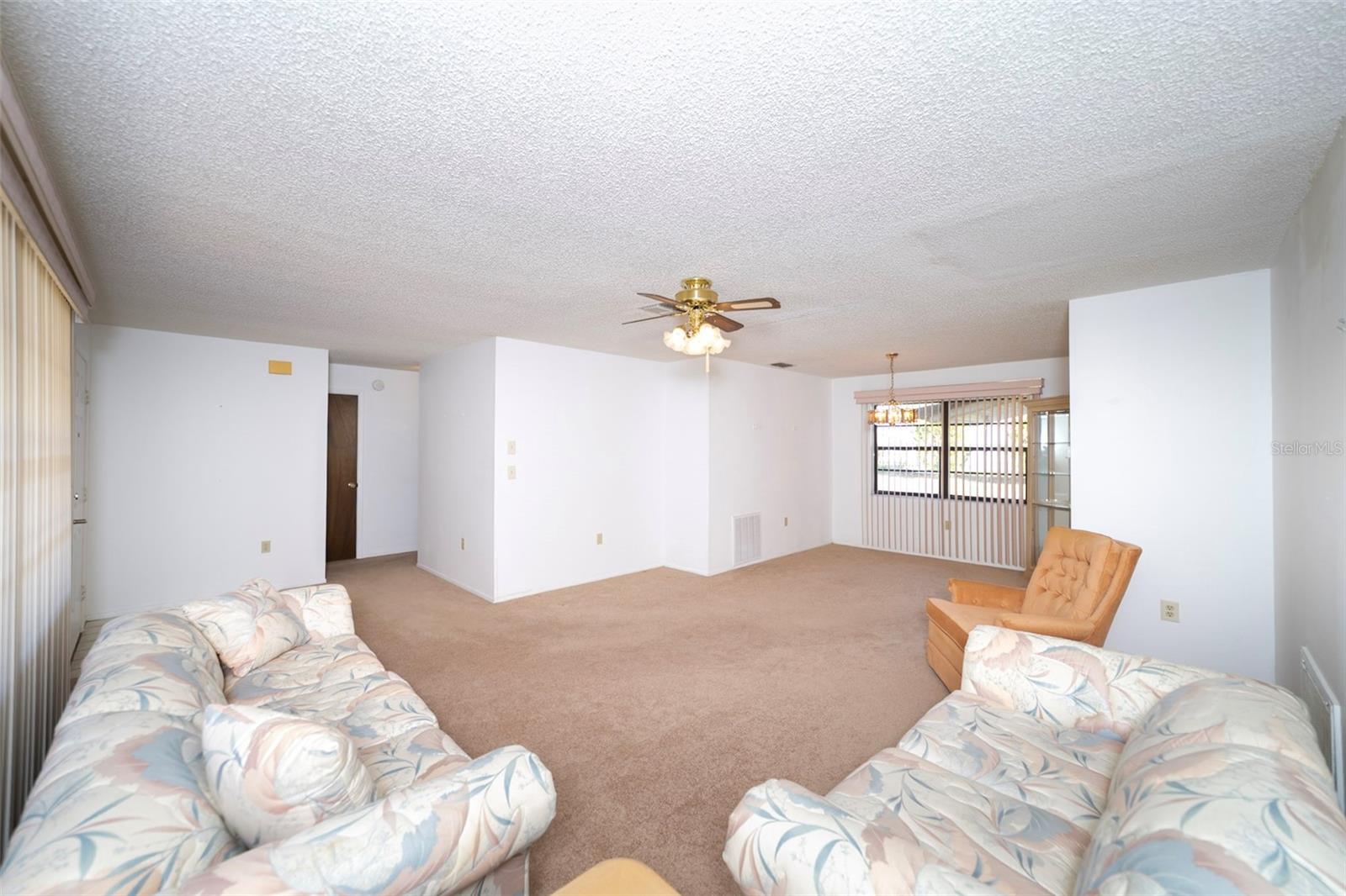 COLONIAL HILLS - Residential