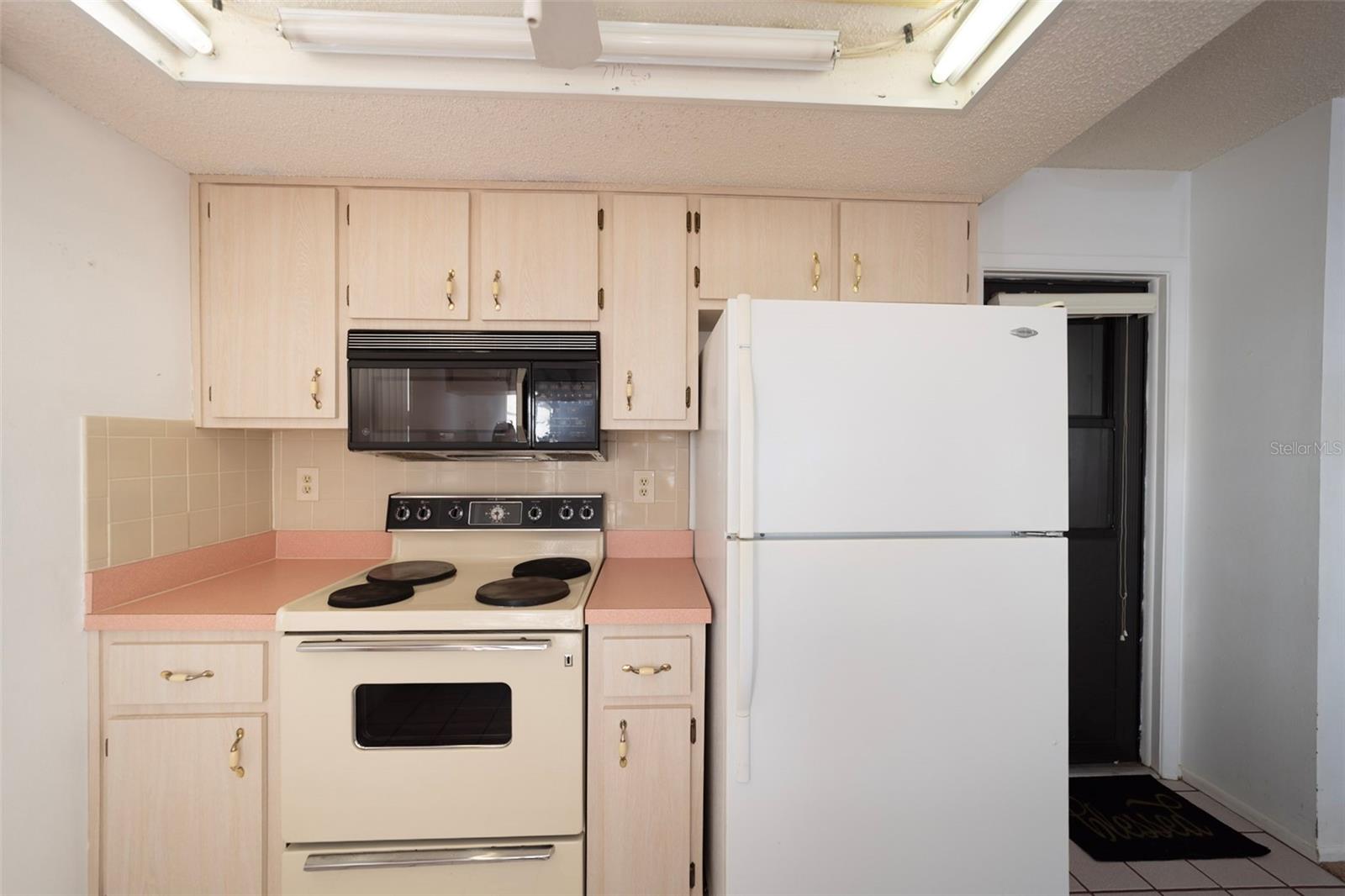 COLONIAL HILLS - Residential