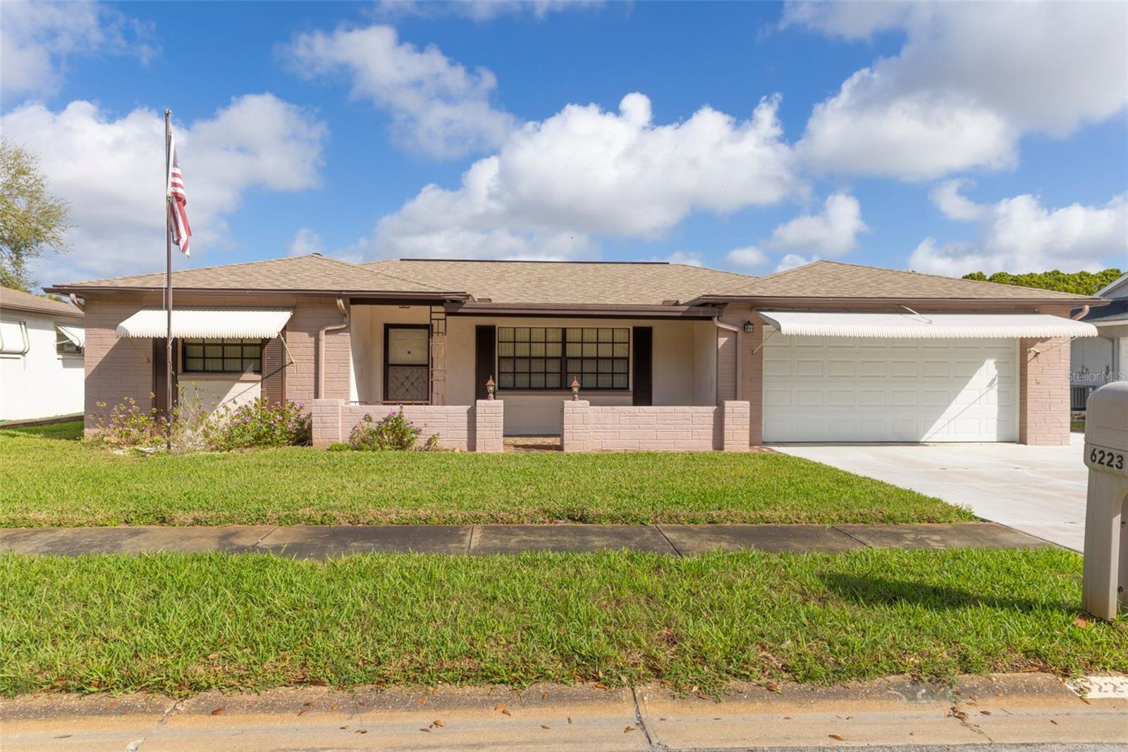 COLONIAL HILLS - Residential