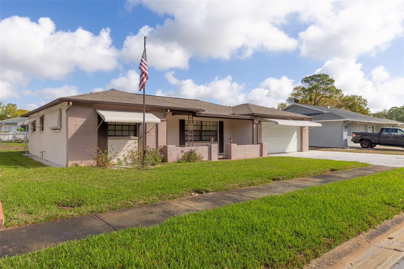 COLONIAL HILLS - Residential