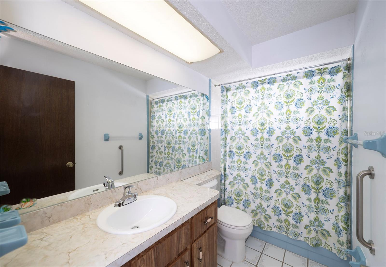 COLONIAL HILLS - Residential