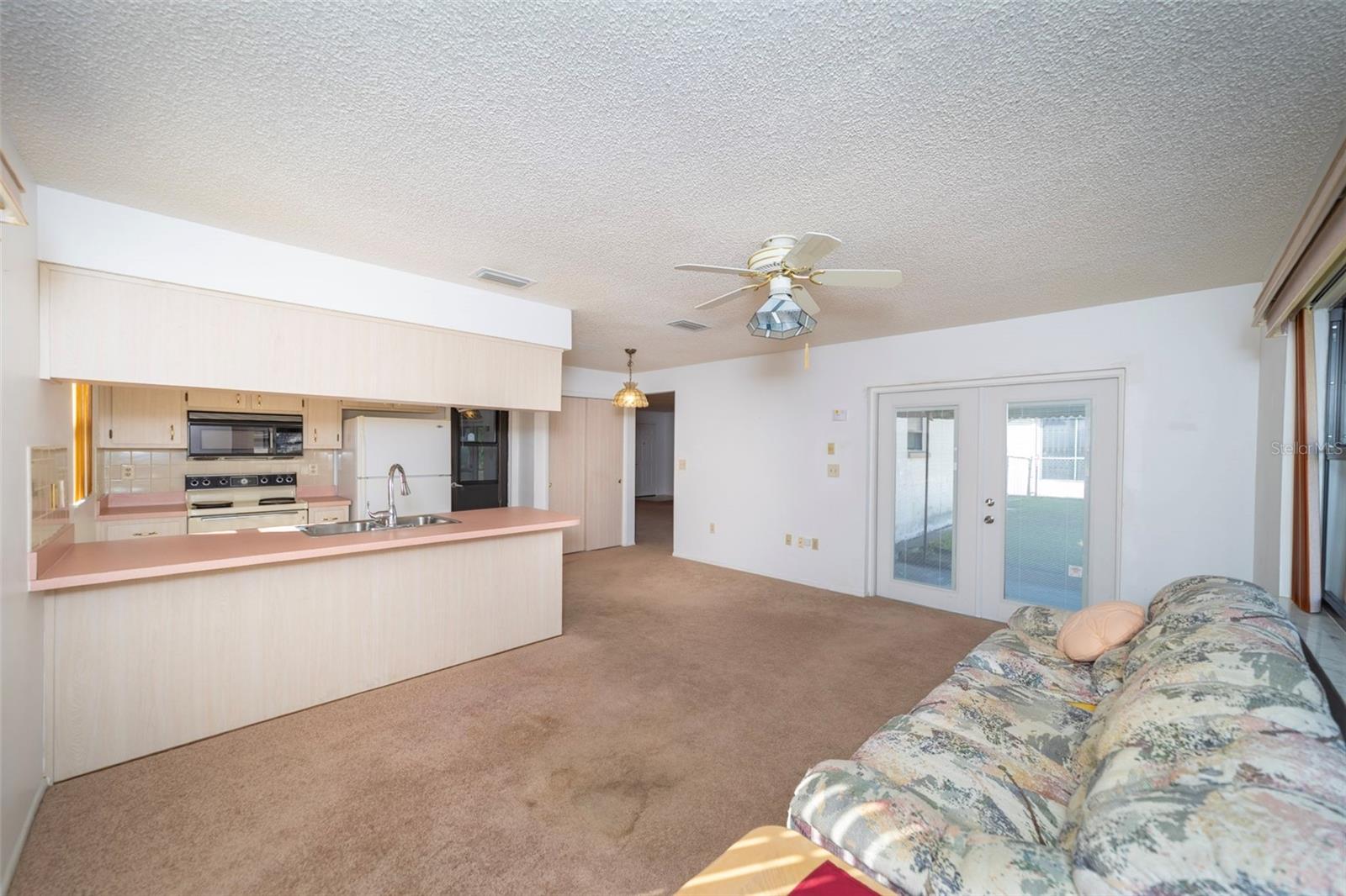 COLONIAL HILLS - Residential