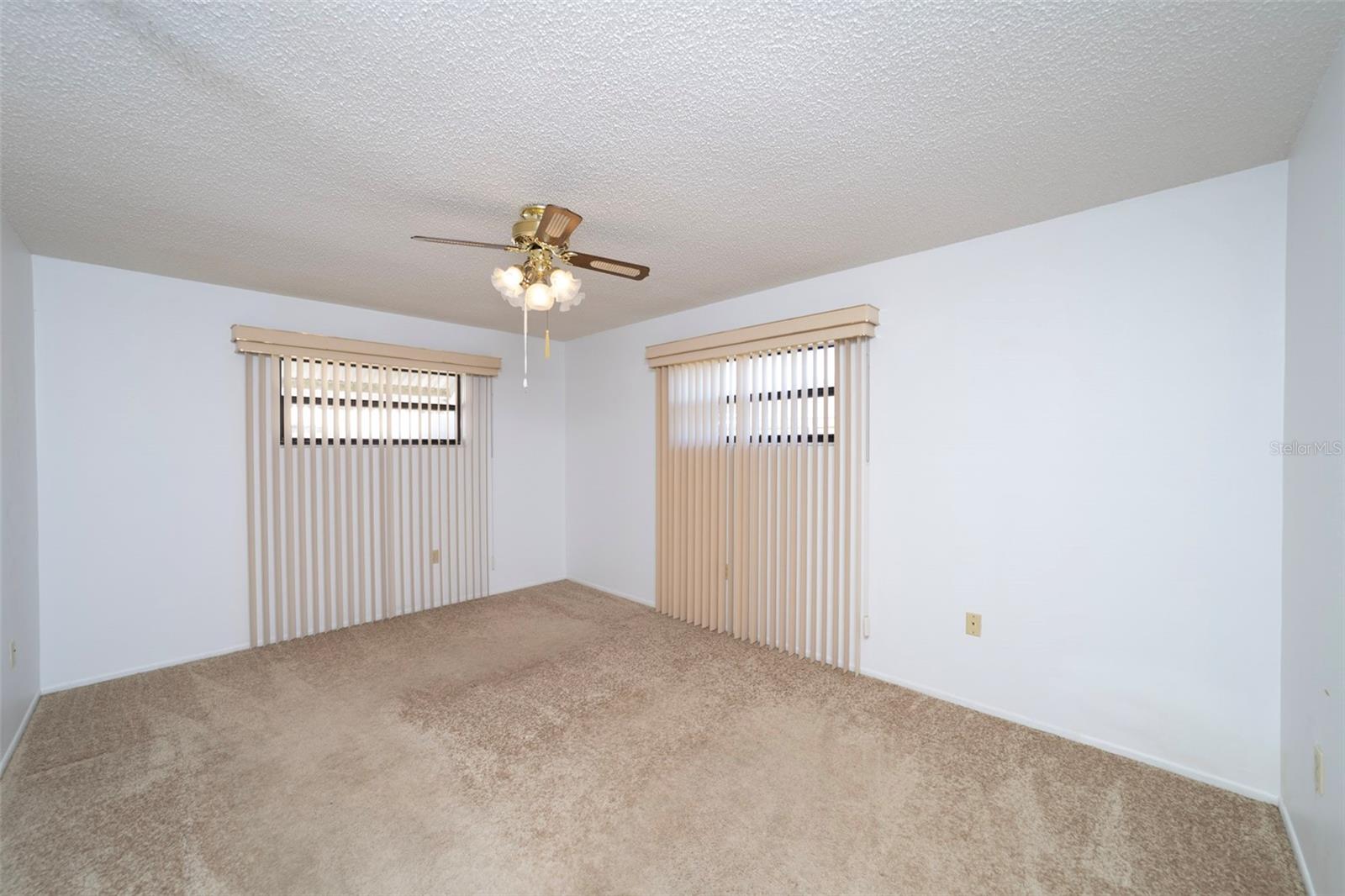 COLONIAL HILLS - Residential