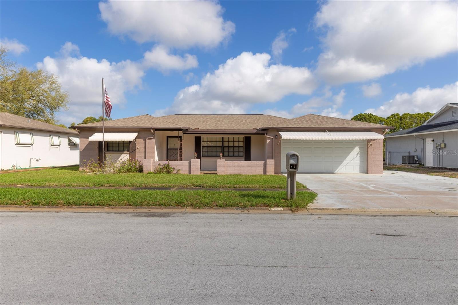 COLONIAL HILLS - Residential