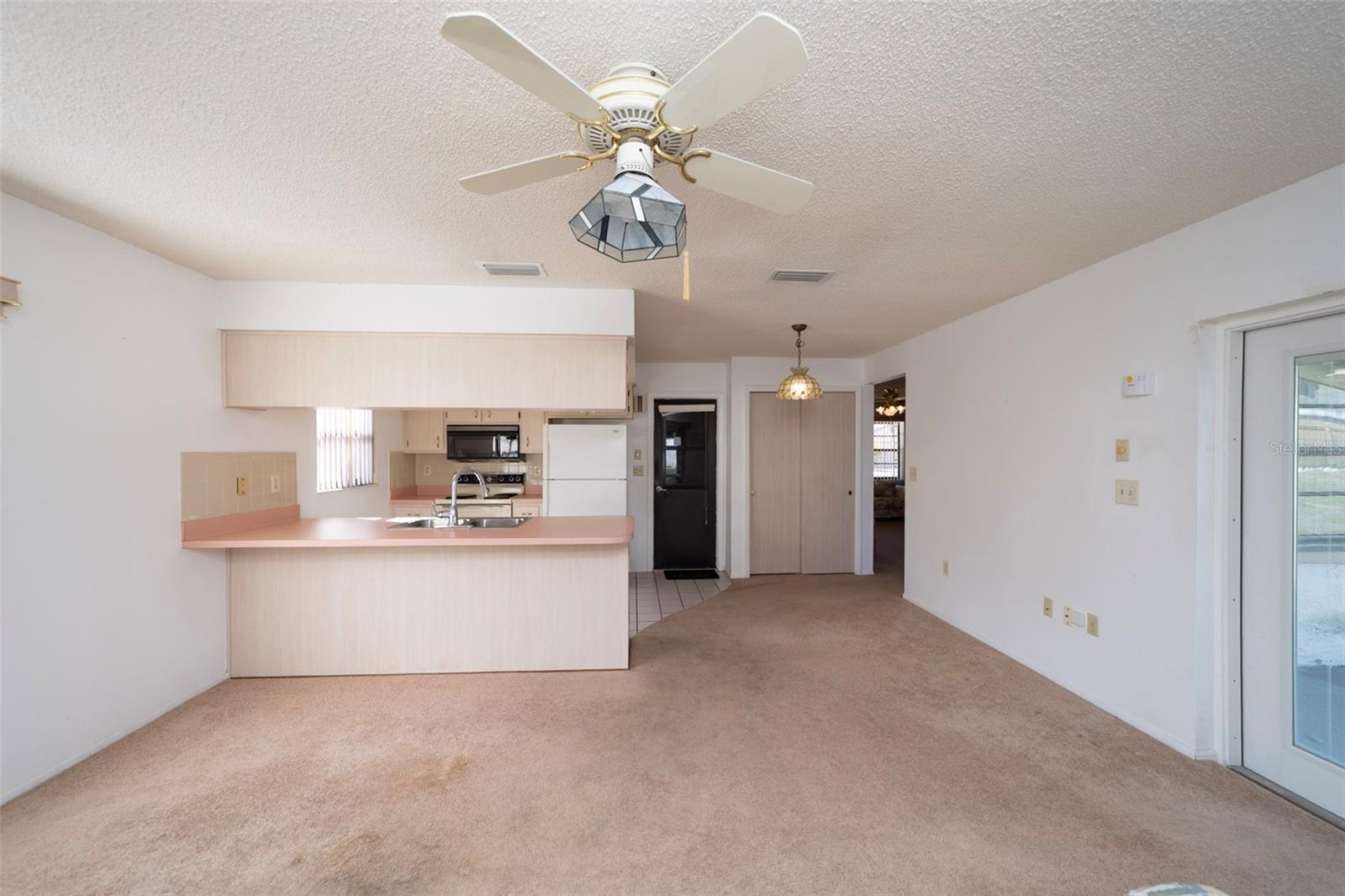 COLONIAL HILLS - Residential