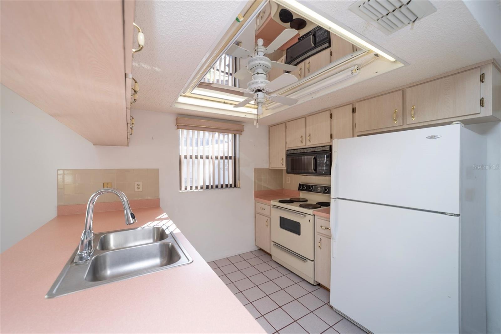 COLONIAL HILLS - Residential