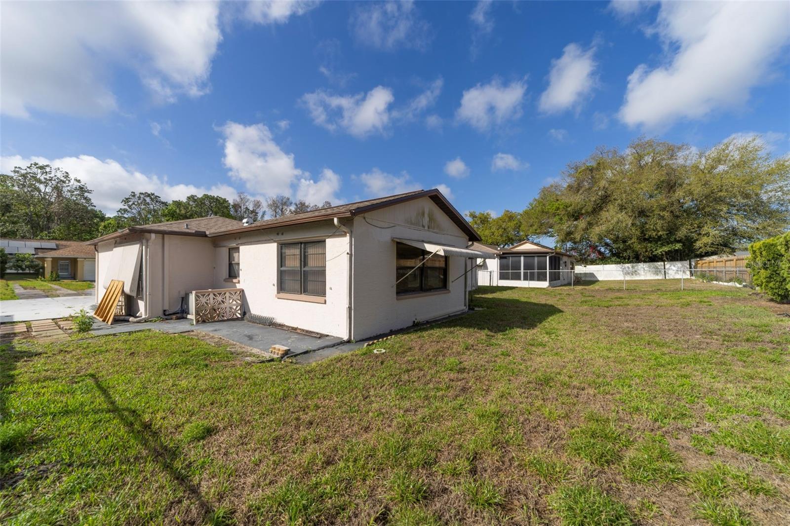 COLONIAL HILLS - Residential