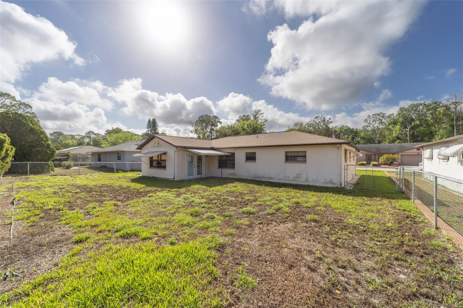 COLONIAL HILLS - Residential