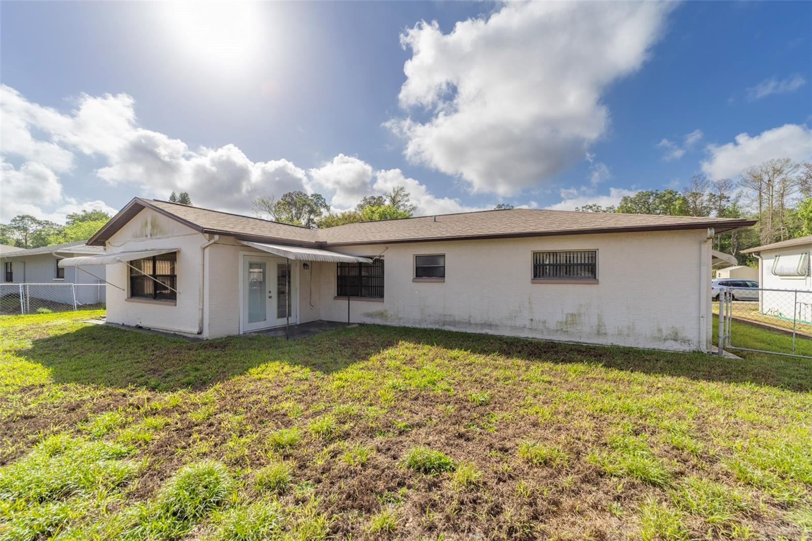 COLONIAL HILLS - Residential