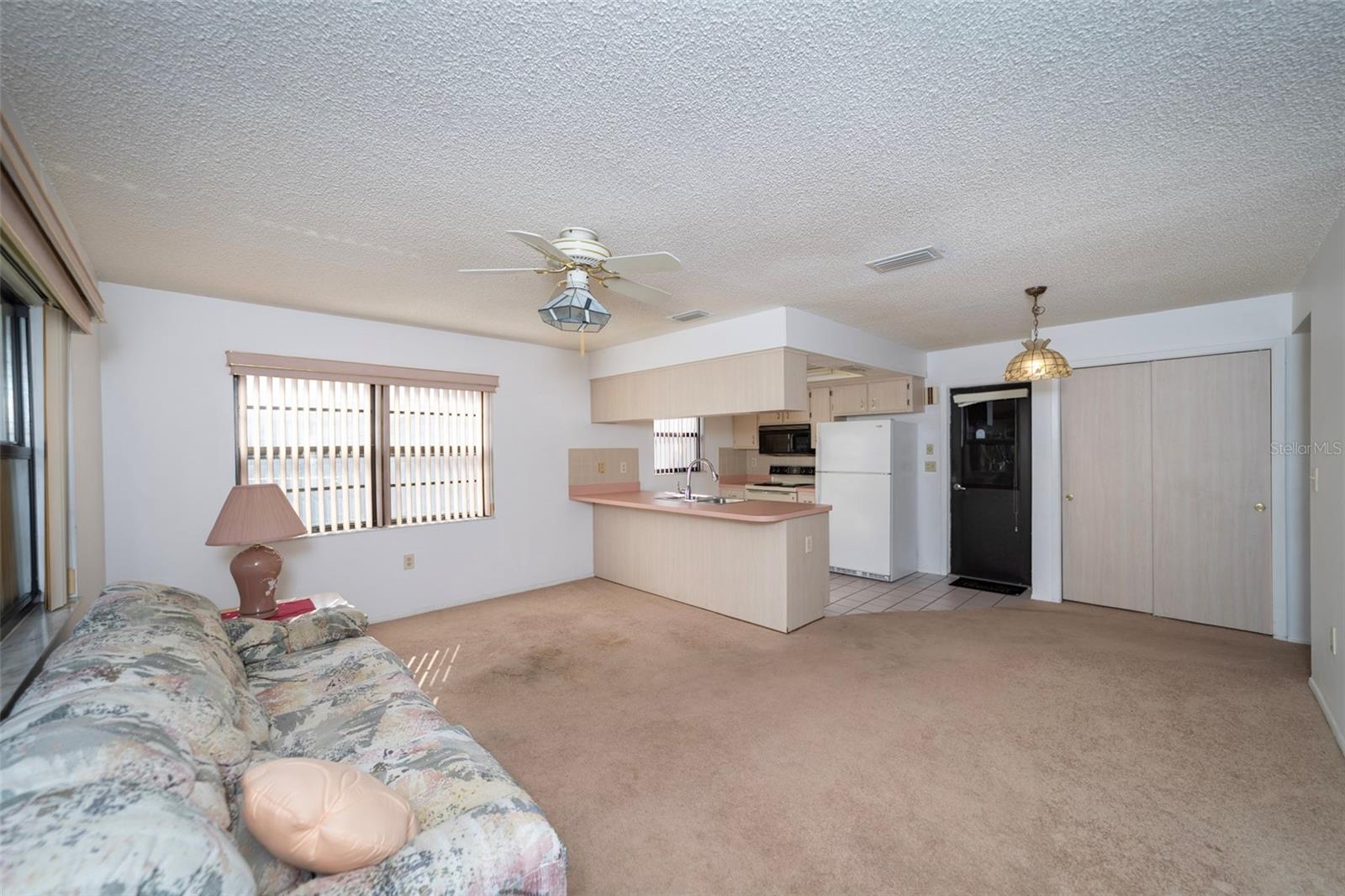 COLONIAL HILLS - Residential