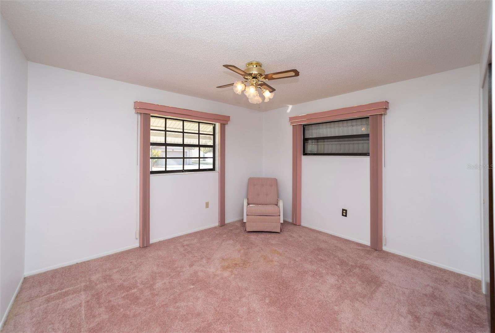 COLONIAL HILLS - Residential