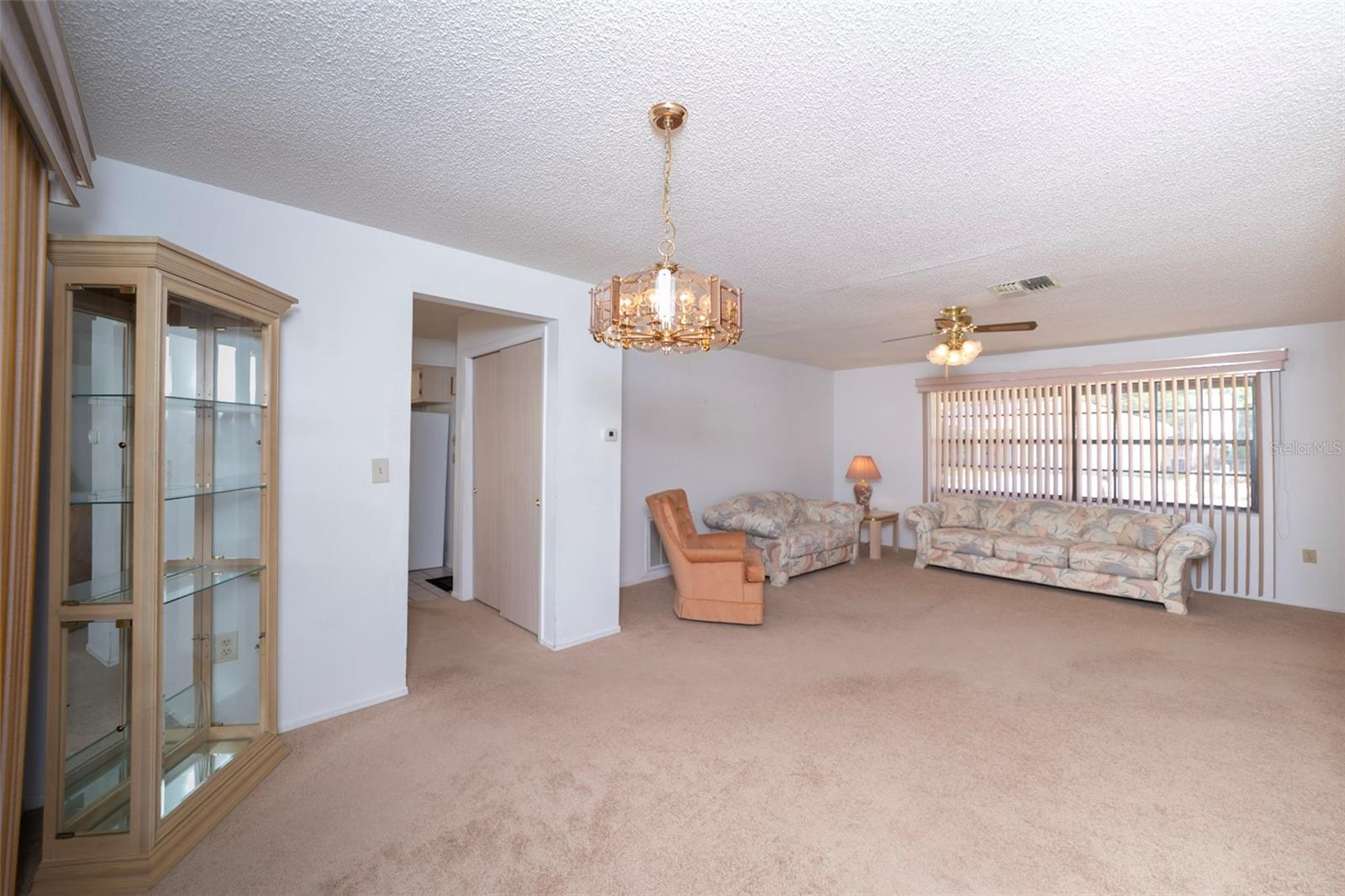 COLONIAL HILLS - Residential