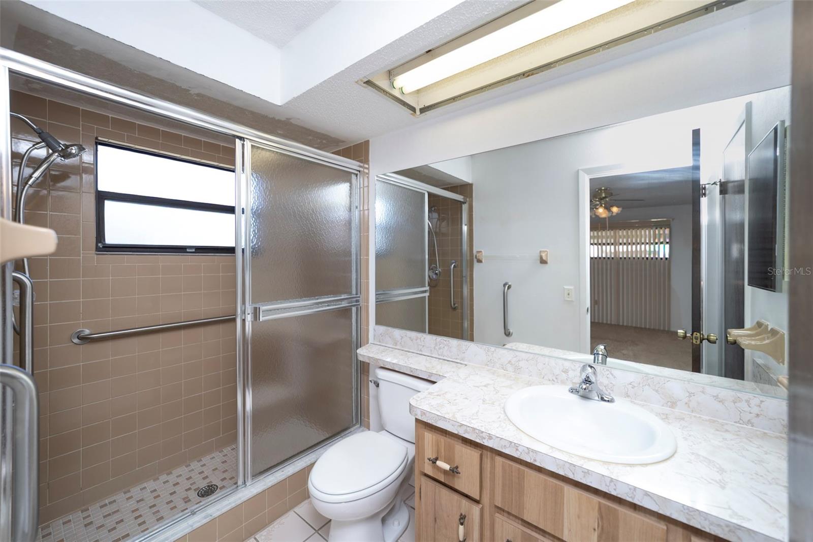 COLONIAL HILLS - Residential