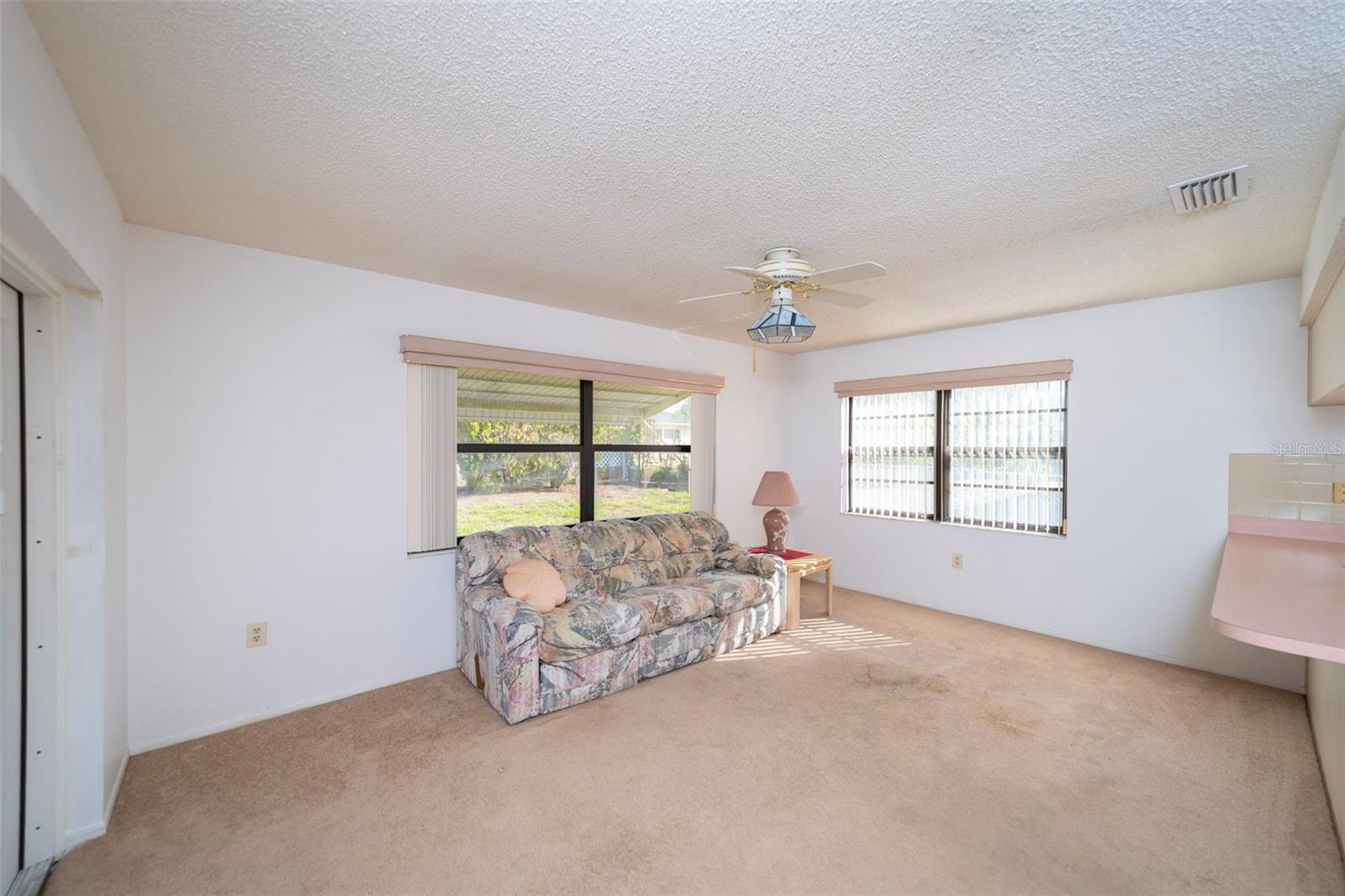 COLONIAL HILLS - Residential