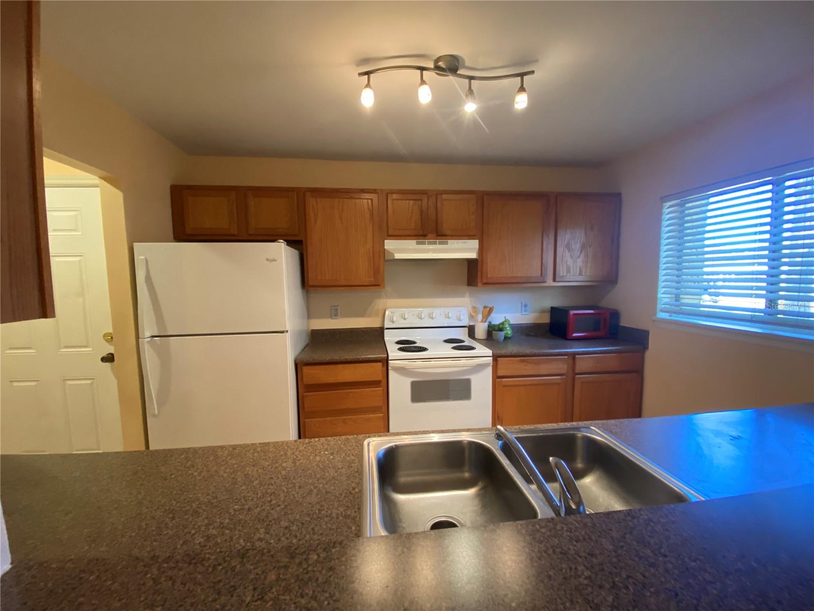 1721 PARAKEET WAY 700