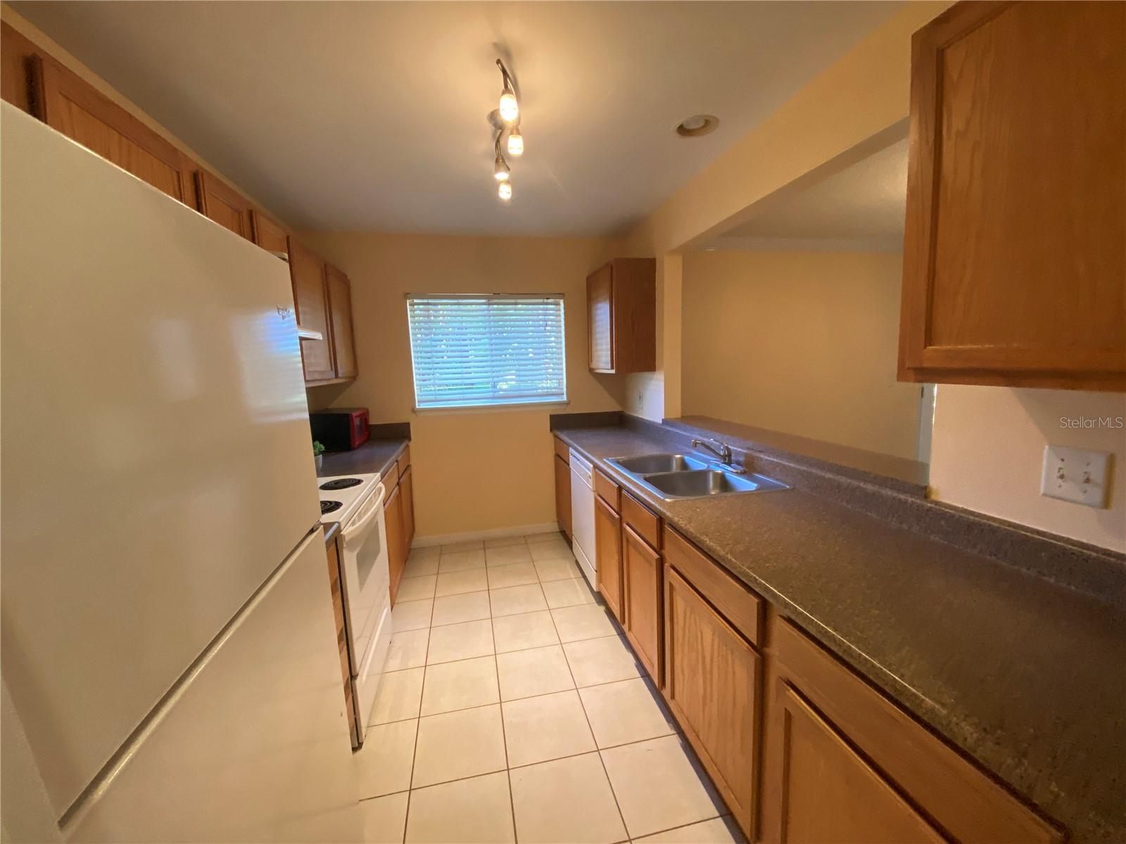 1721 PARAKEET WAY 700
