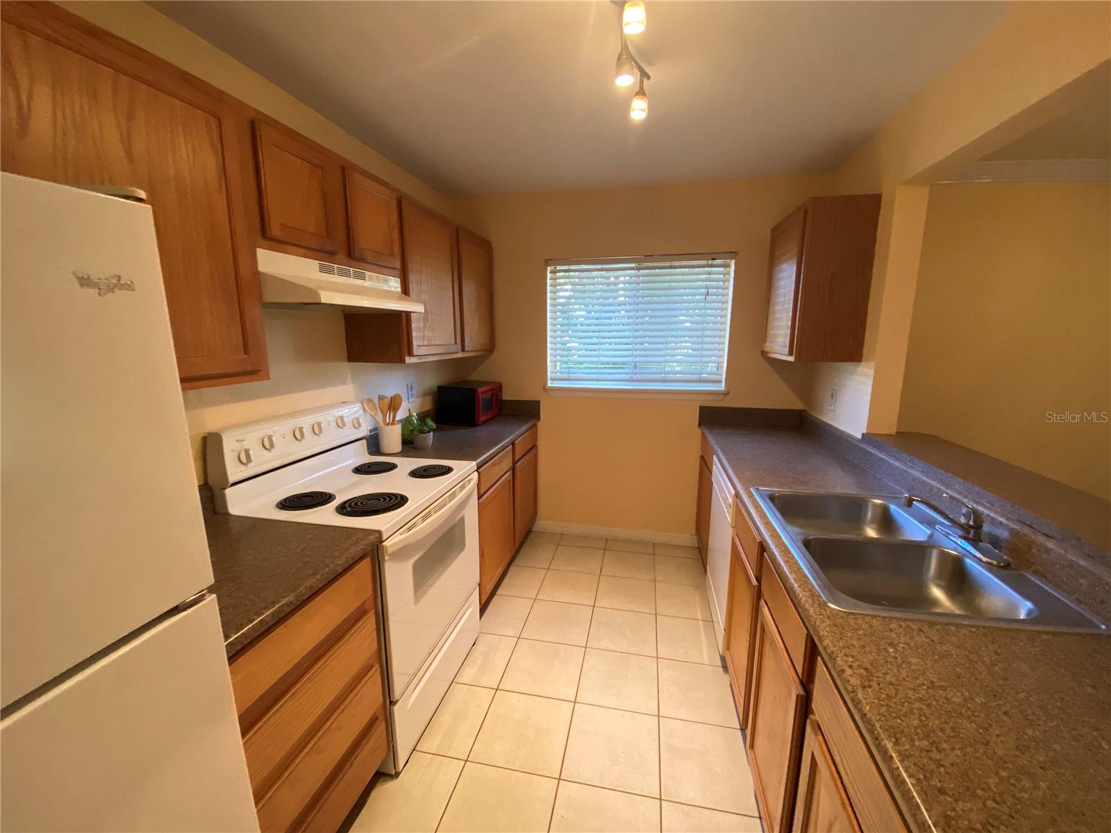 1721 PARAKEET WAY 700