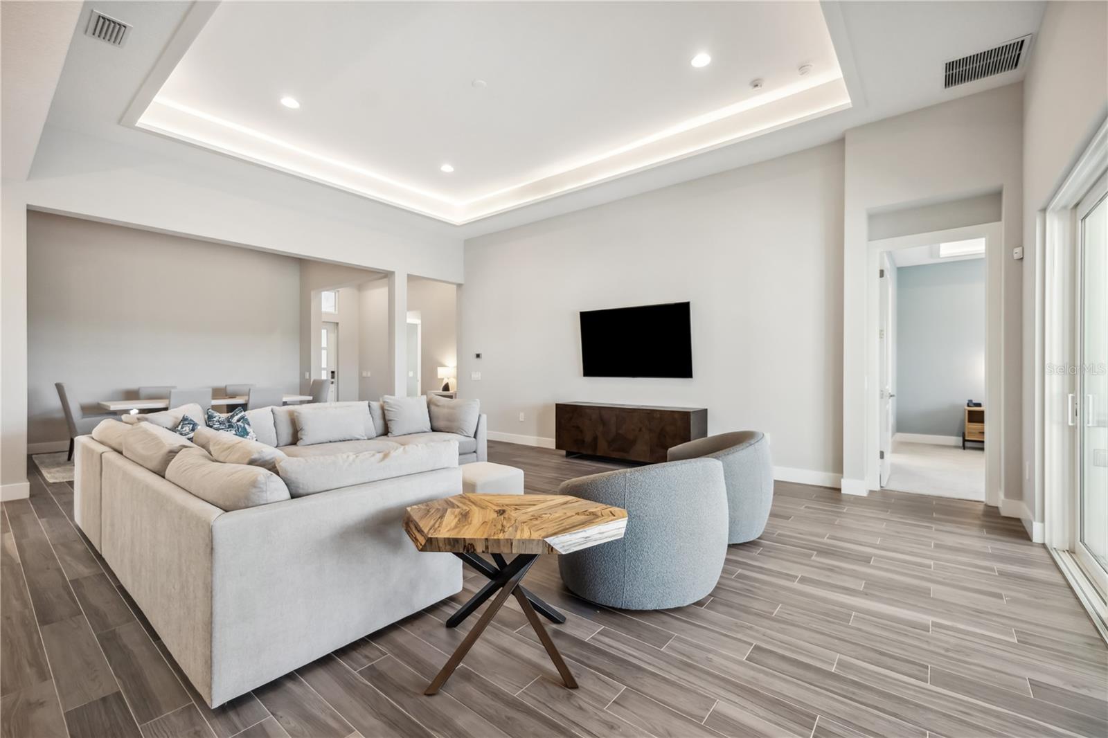 LAKEHOUSE COVE AT WATERSIDE PH 3 - Residential