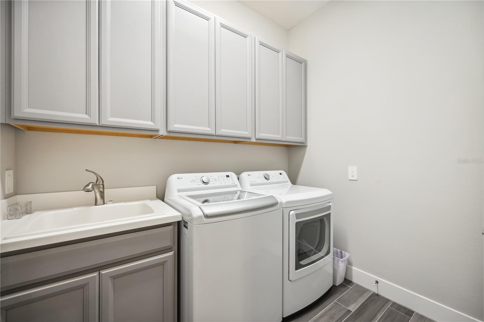 LAKEHOUSE COVE AT WATERSIDE PH 3 - Residential