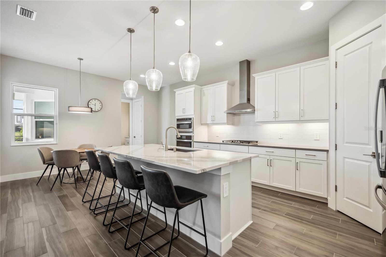 LAKEHOUSE COVE AT WATERSIDE PH 3 - Residential