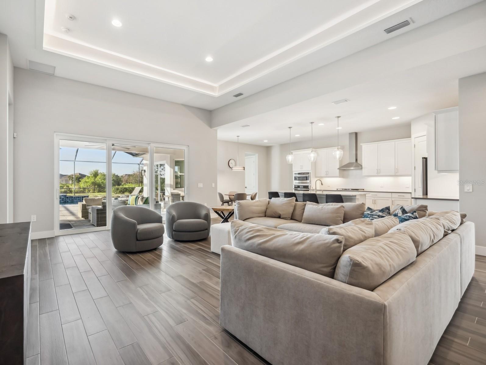 LAKEHOUSE COVE AT WATERSIDE PH 3 - Residential