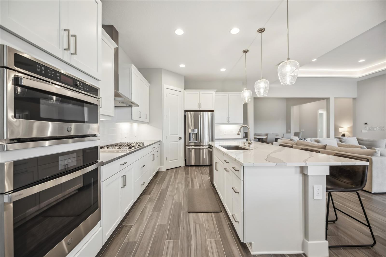 LAKEHOUSE COVE AT WATERSIDE PH 3 - Residential