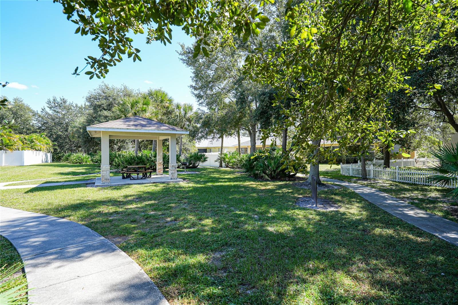 CREEKSIDE - Residential