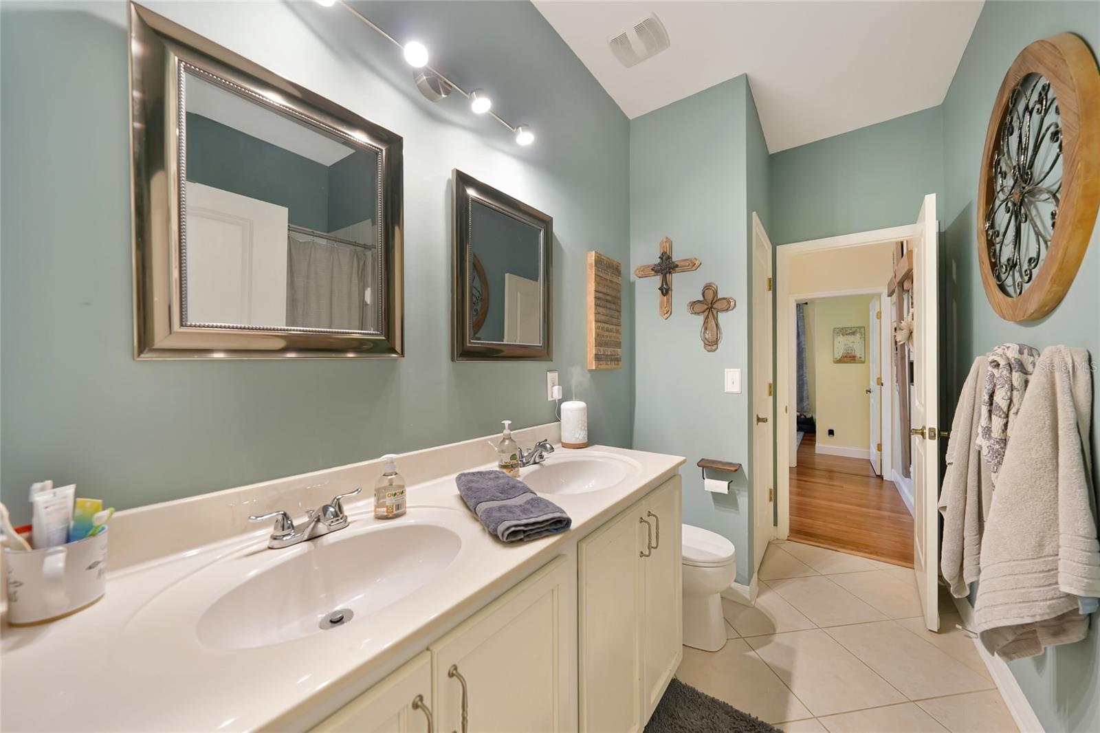 CREEKSIDE - Residential