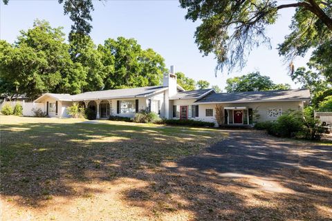 Photo of 1505 E Crooked Lake Drive, Eustis, FL 32726 (MLS # G5111100)