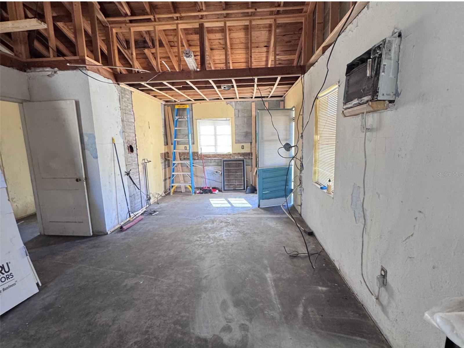 600 W WEBSTER AVENUE