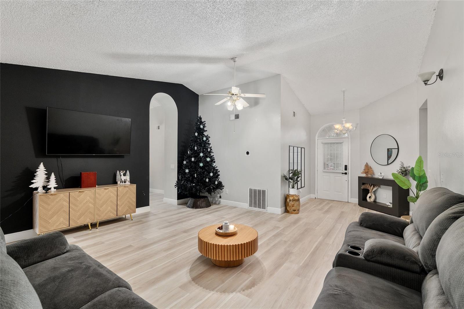 SILVER SPGS SHORES UN 28 - Residential