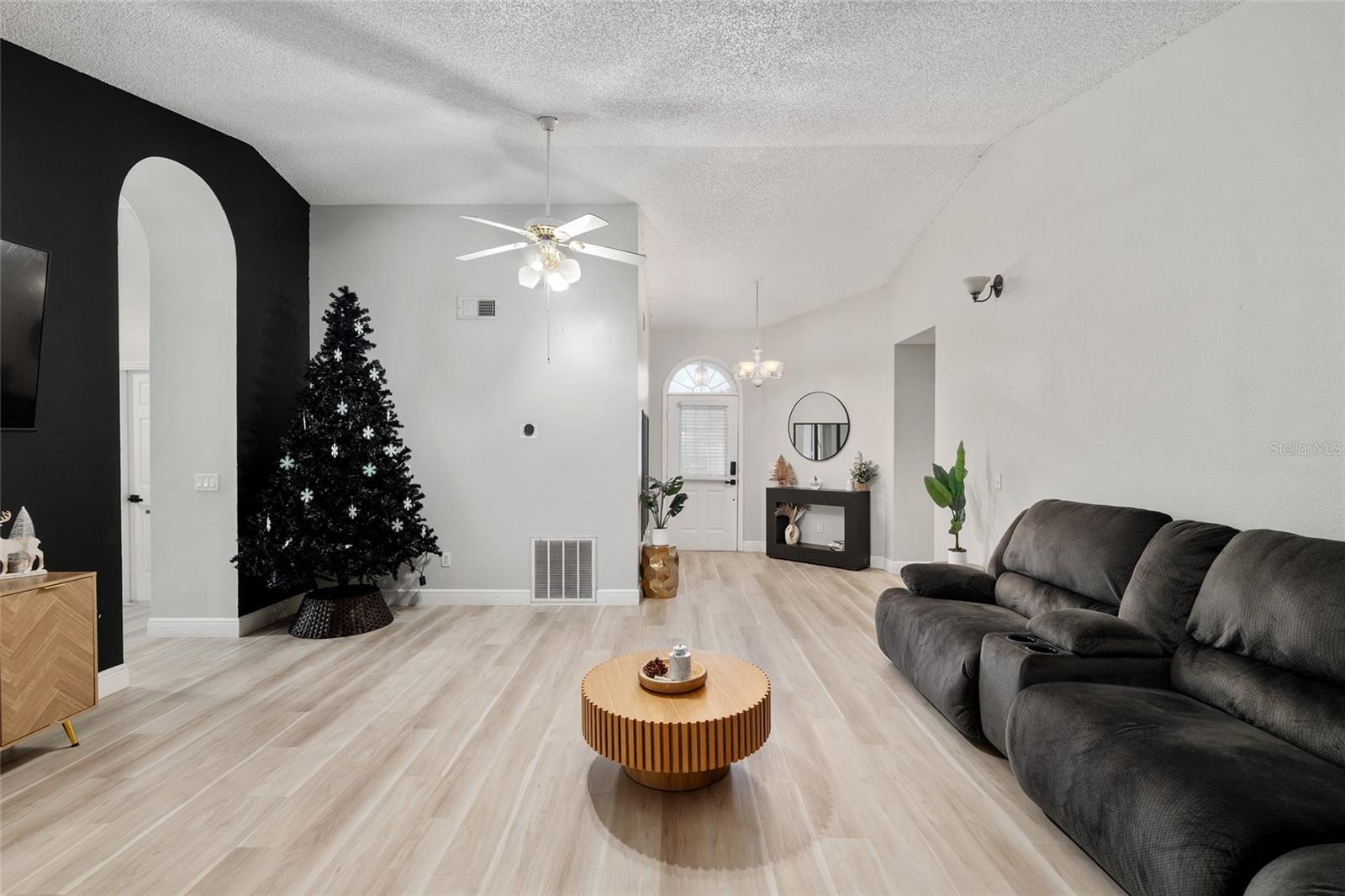 SILVER SPGS SHORES UN 28 - Residential