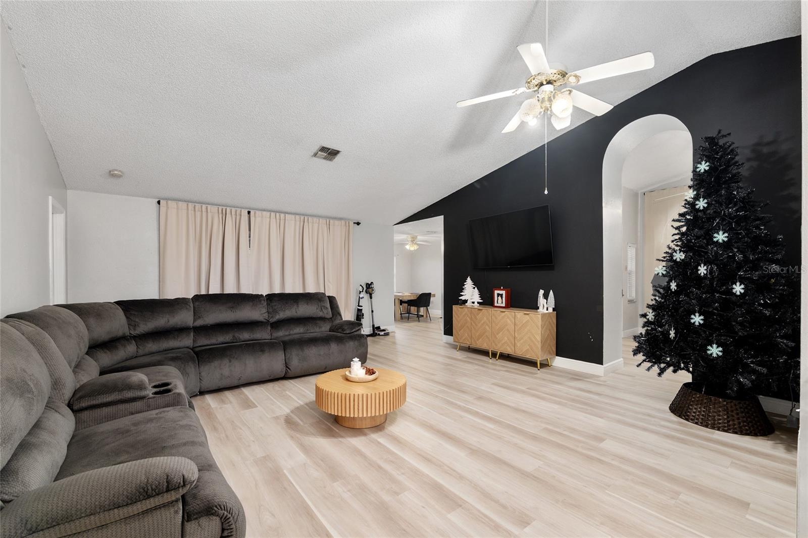 SILVER SPGS SHORES UN 28 - Residential