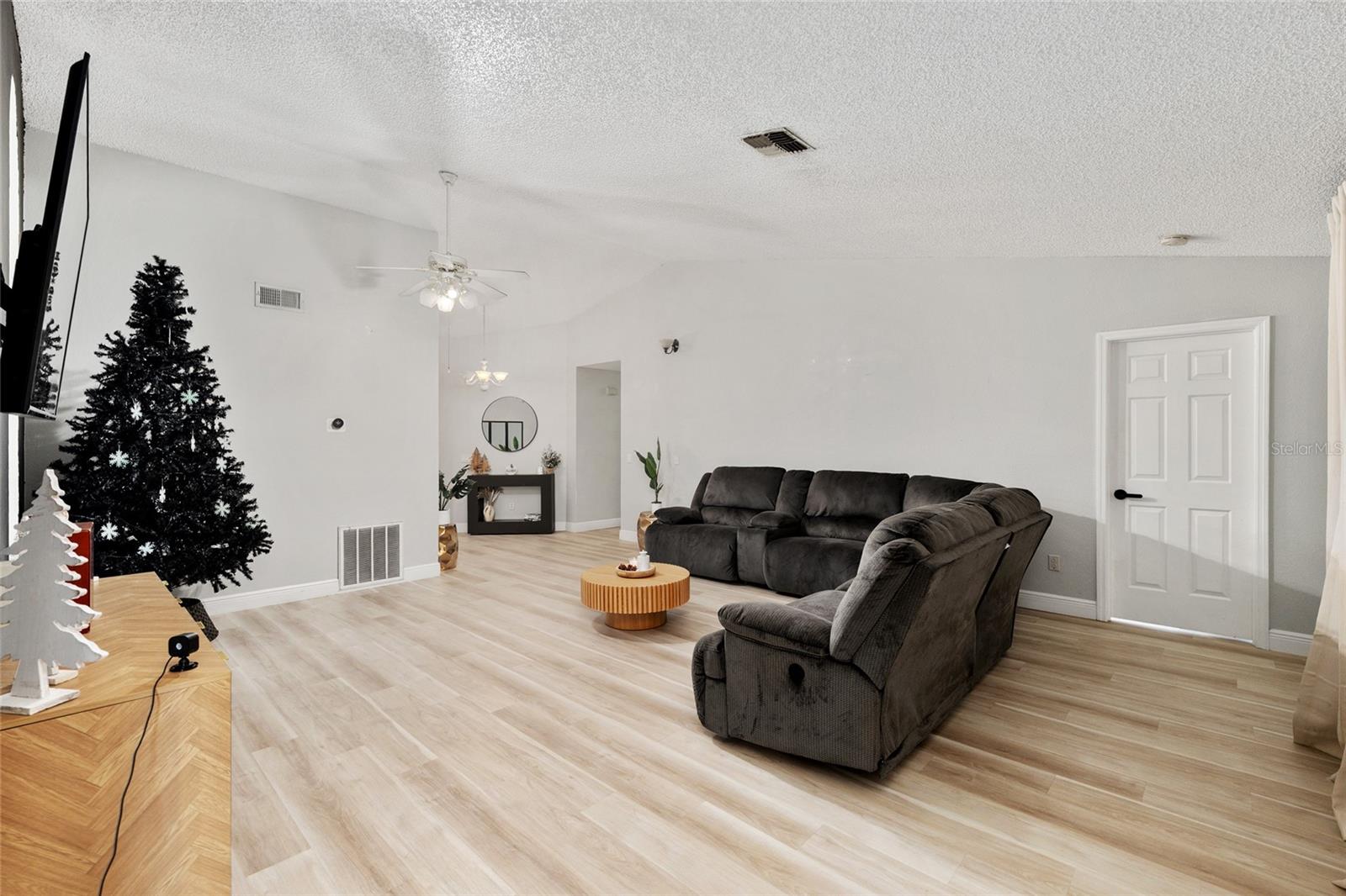 SILVER SPGS SHORES UN 28 - Residential