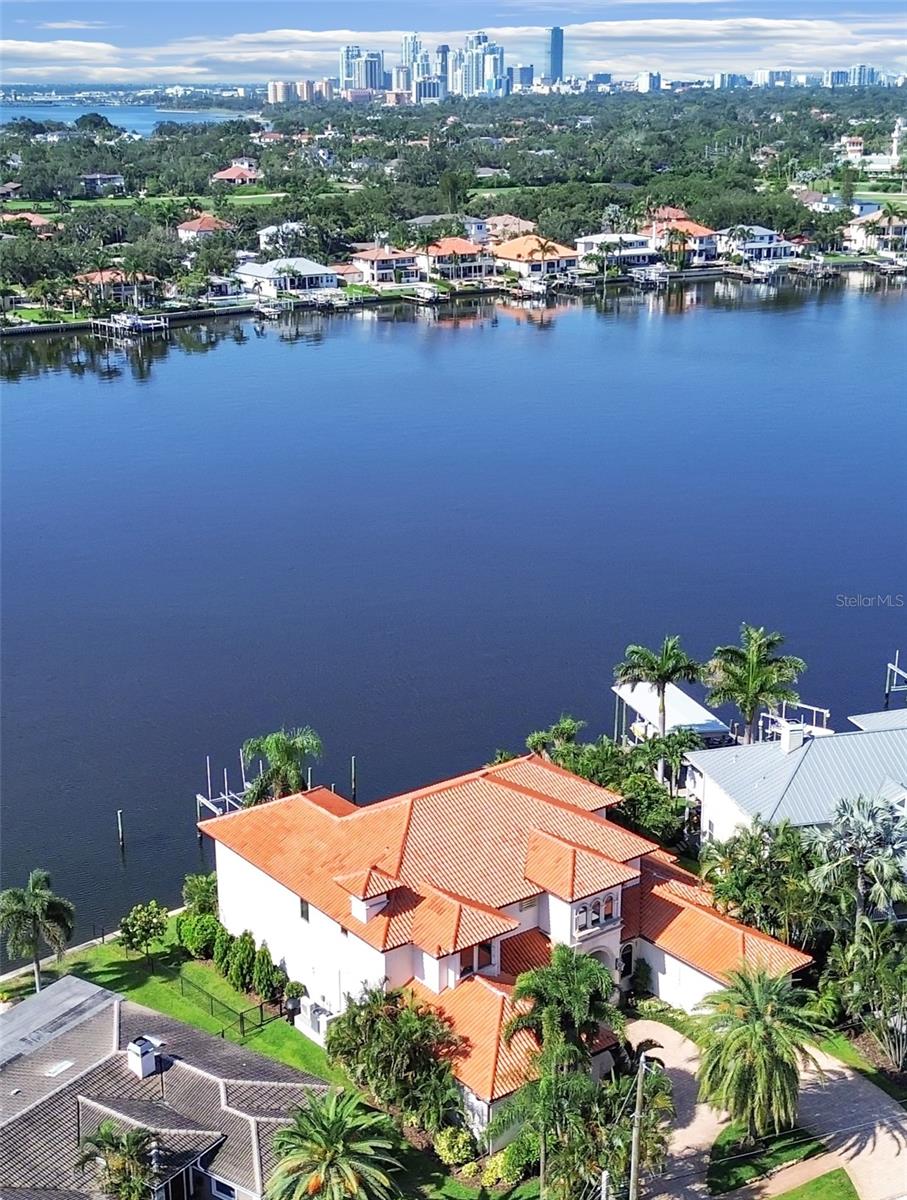 1097 EDEN ISLE DRIVE NE