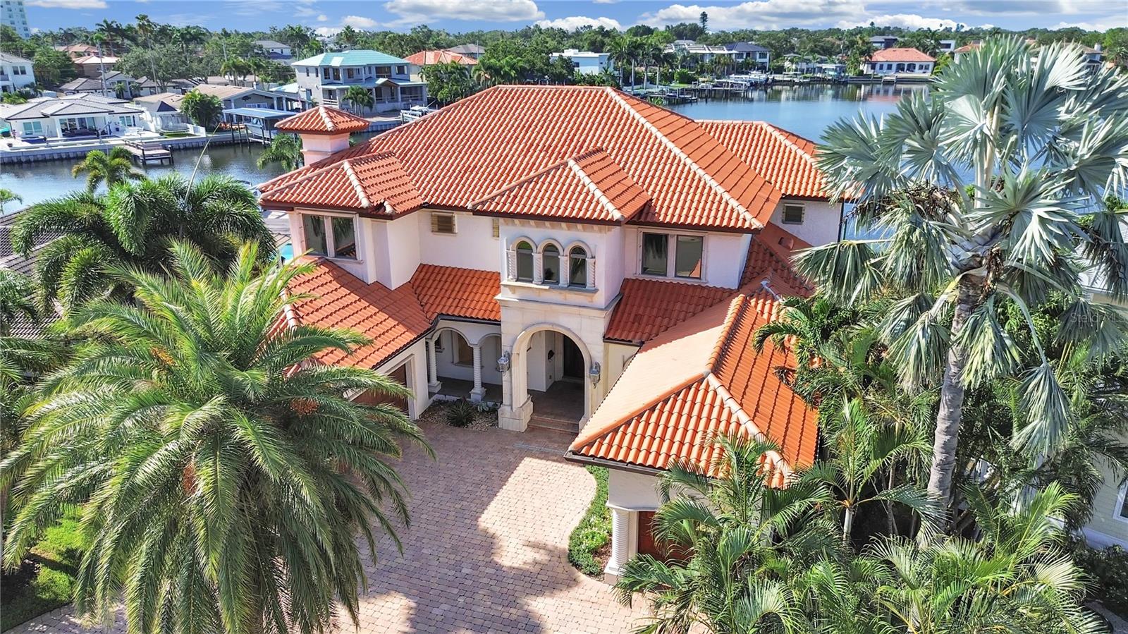 1097 EDEN ISLE DRIVE NE