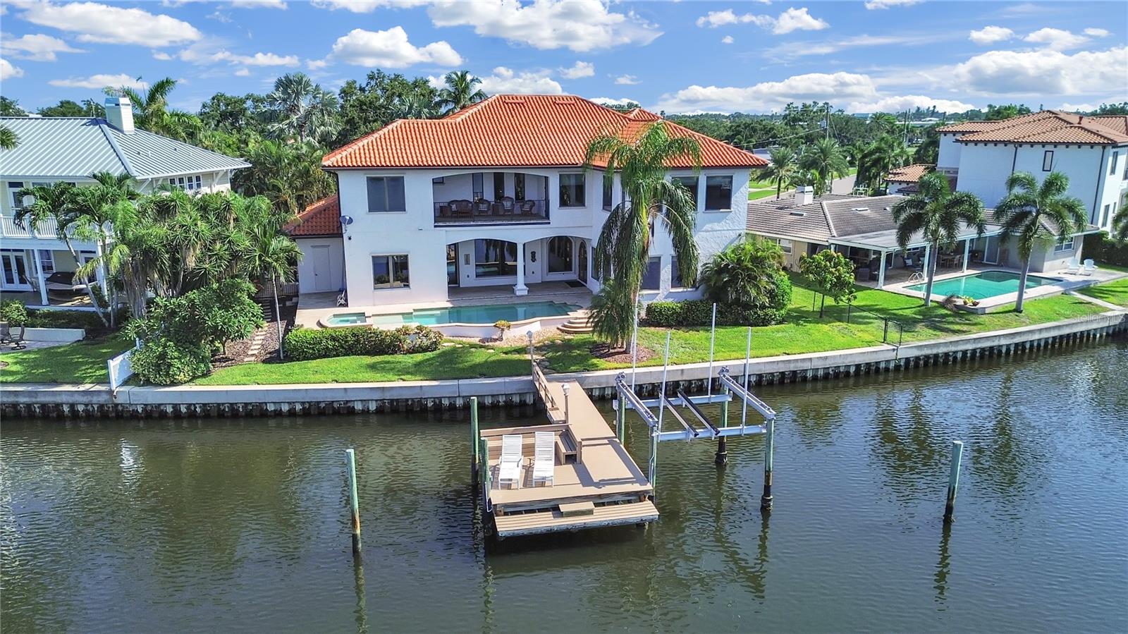 1097 EDEN ISLE DRIVE NE