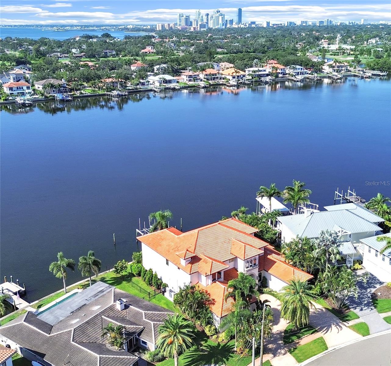 1097 EDEN ISLE DRIVE NE