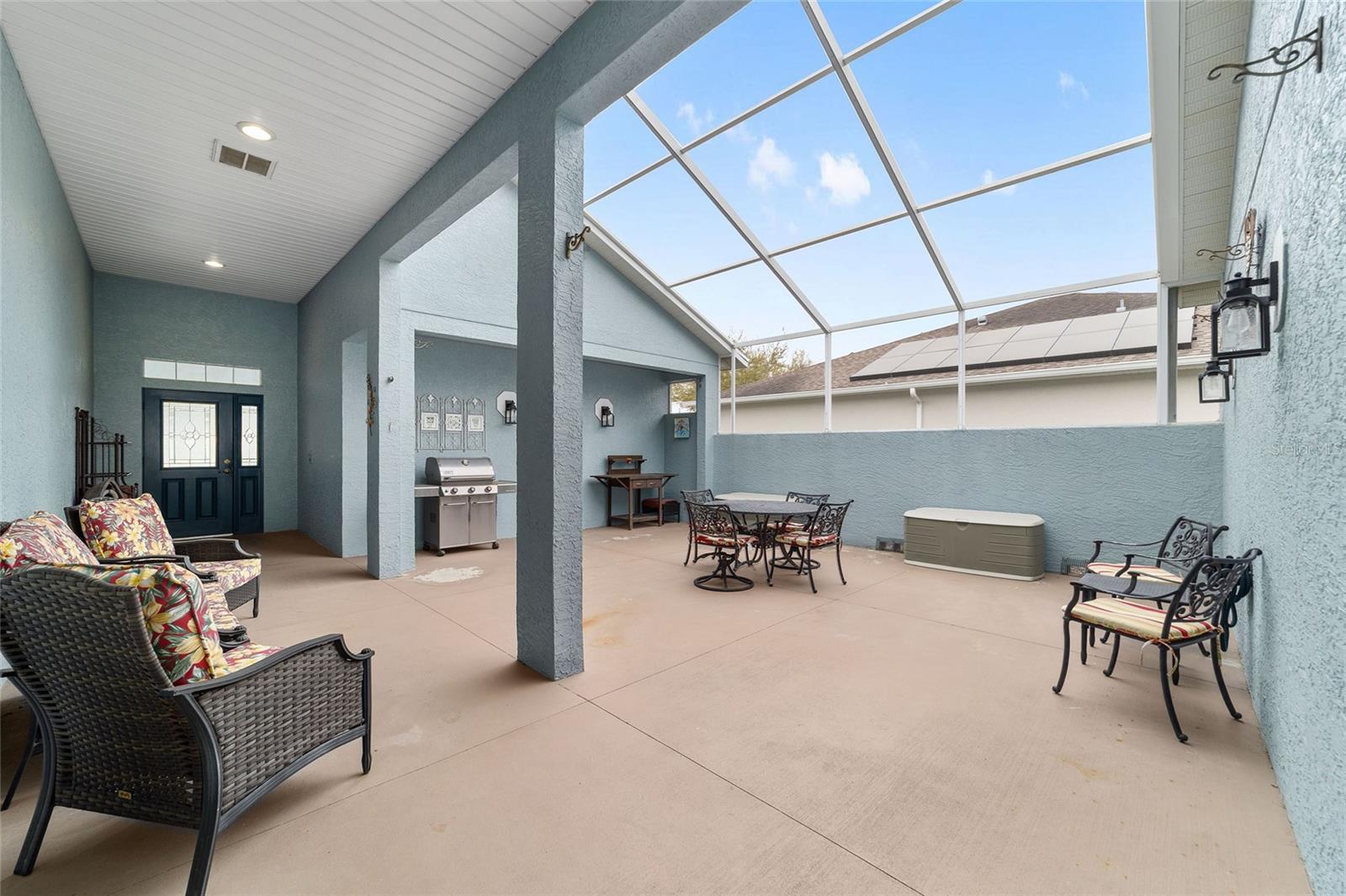 ON TOP OF THE WORLD - Residential