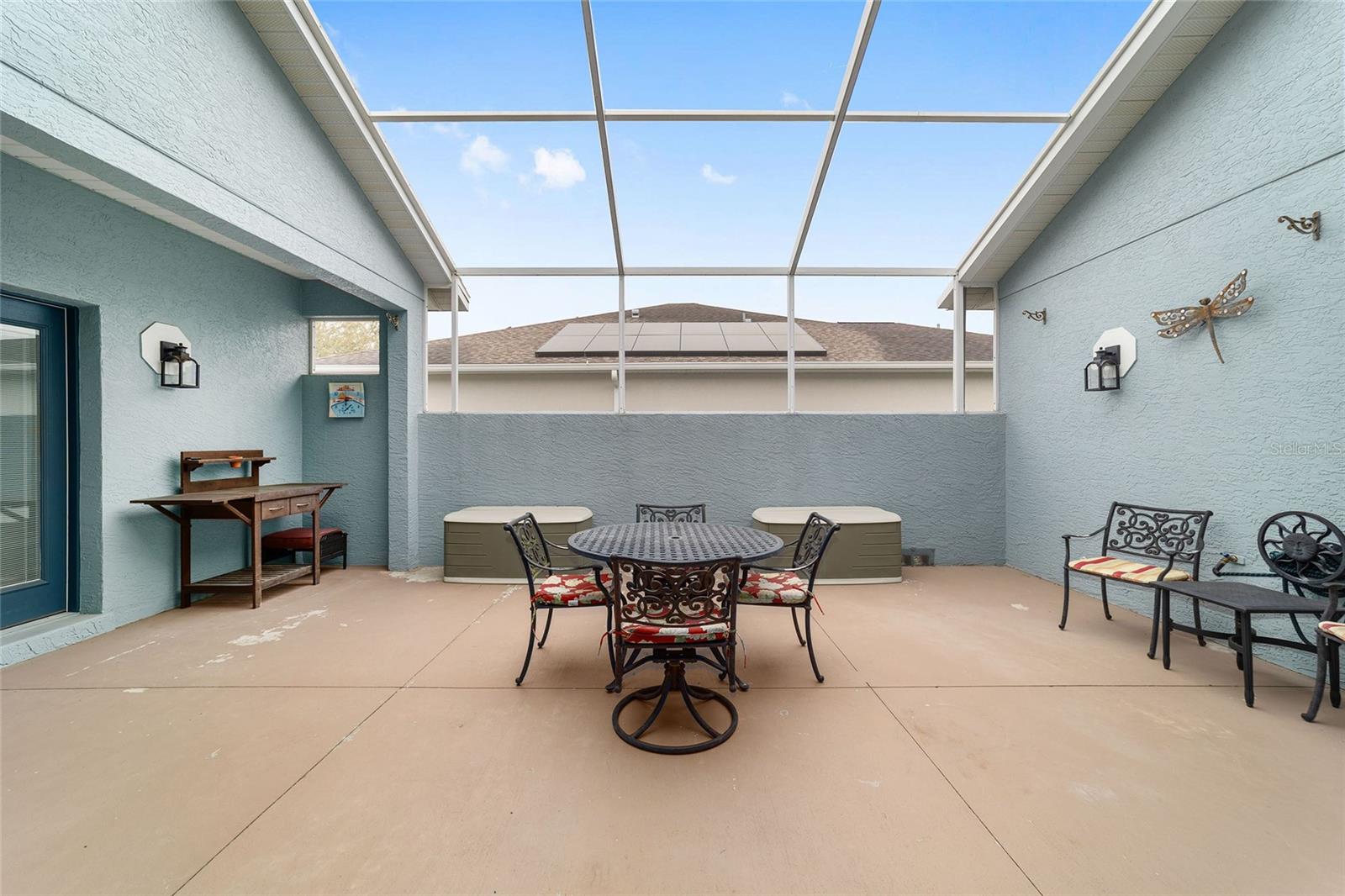 ON TOP OF THE WORLD - Residential