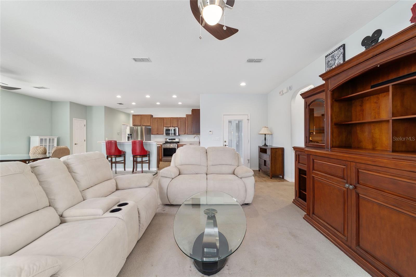 ON TOP OF THE WORLD - Residential