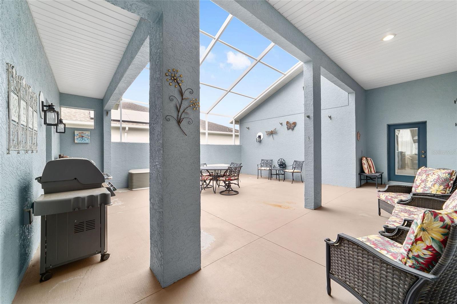 ON TOP OF THE WORLD - Residential