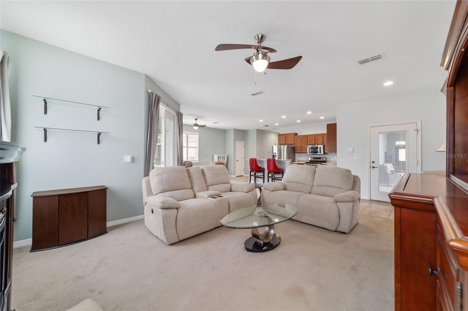 ON TOP OF THE WORLD - Residential